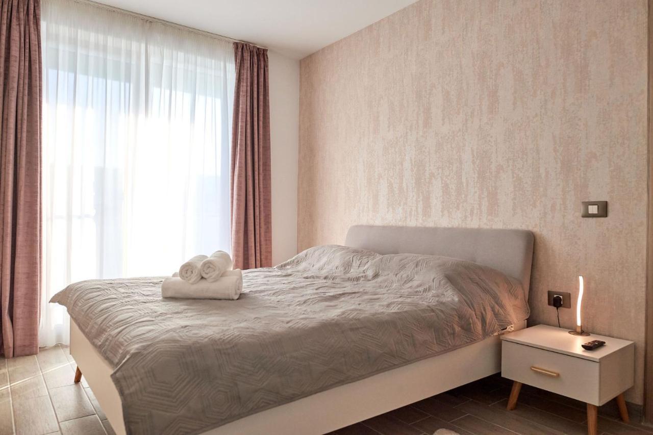 Blu Sea View Apartment - Spa Pools Beach Resort Мамая Екстериор снимка